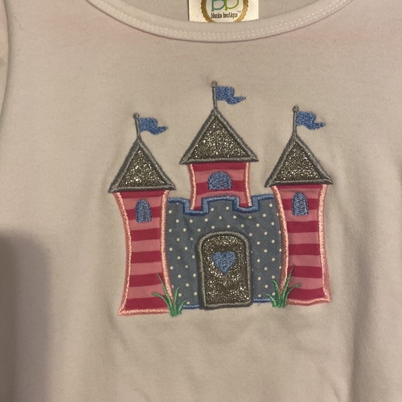 Little girls shirt with castle design - Picture 2 of 6
